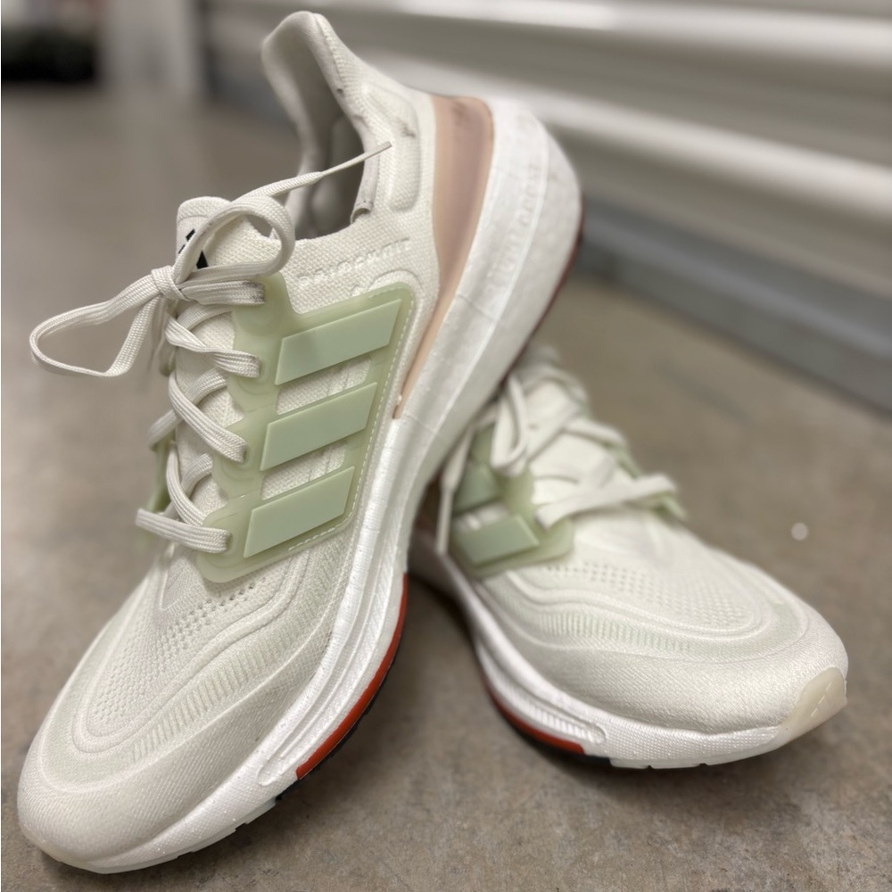 ULTRABOOST‎ LIGHT 'NON DYED WONDER TAUPE'